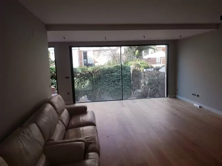 Cerramiento de Vivienda con Sistema de Carpintería Cortizo en Puerta de Hierro