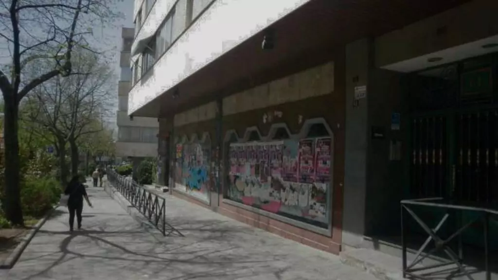 Imagen de un local cerrado en la calle Real de Collado Villalba